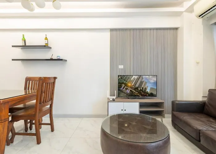 1br Forbeswood Heights In Bgc Near St Lukes *