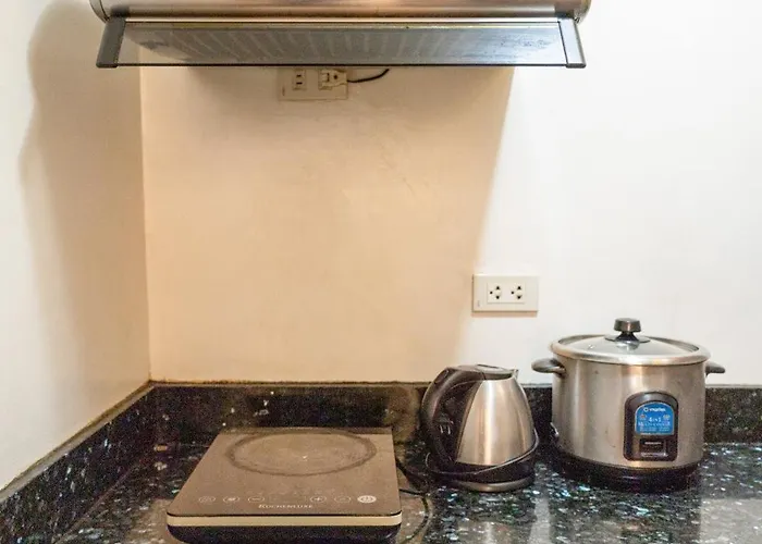 Apartamento 1br Forbeswood Heights In Bgc Near St Lukes