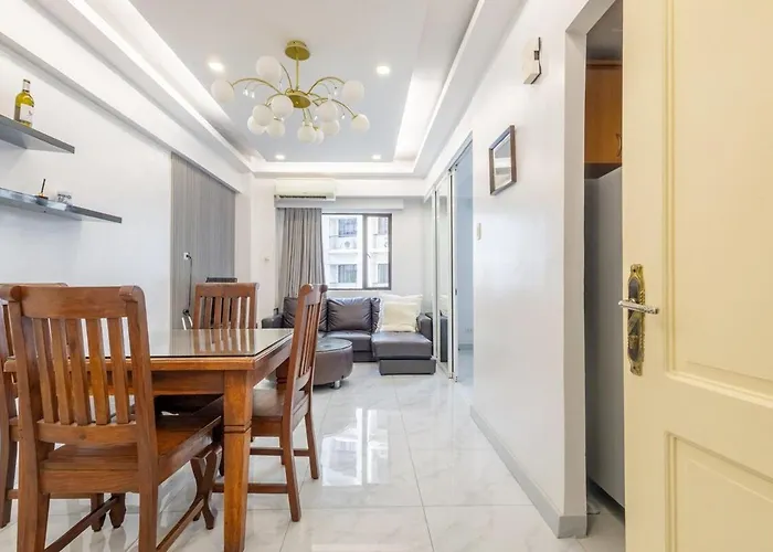 1br Forbeswood Heights In Bgc Near St Lukes *