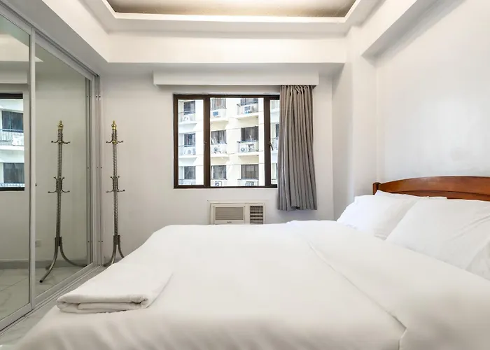 Apartamento 1br Forbeswood Heights In Bgc Near St Lukes