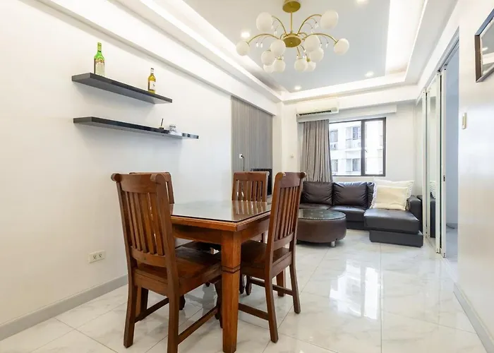 Apartamento 1br Forbeswood Heights In Bgc Near St Lukes